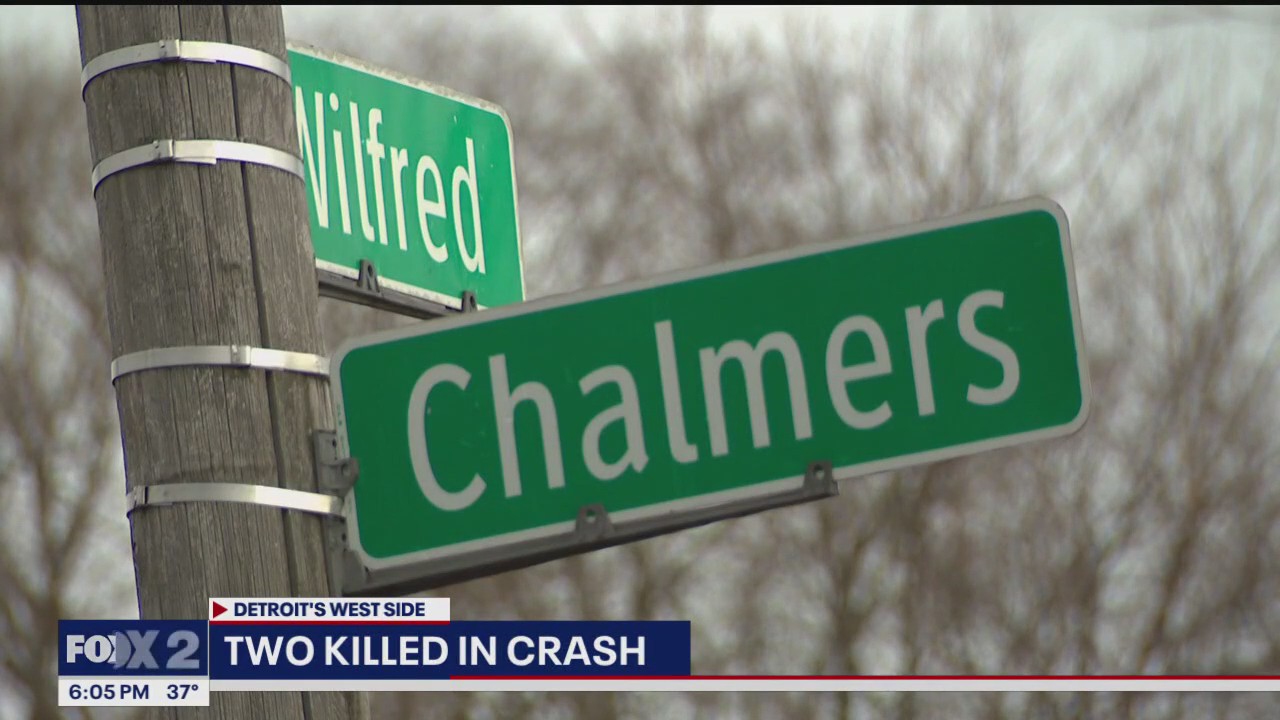 Two killed in car crash in Detroit
