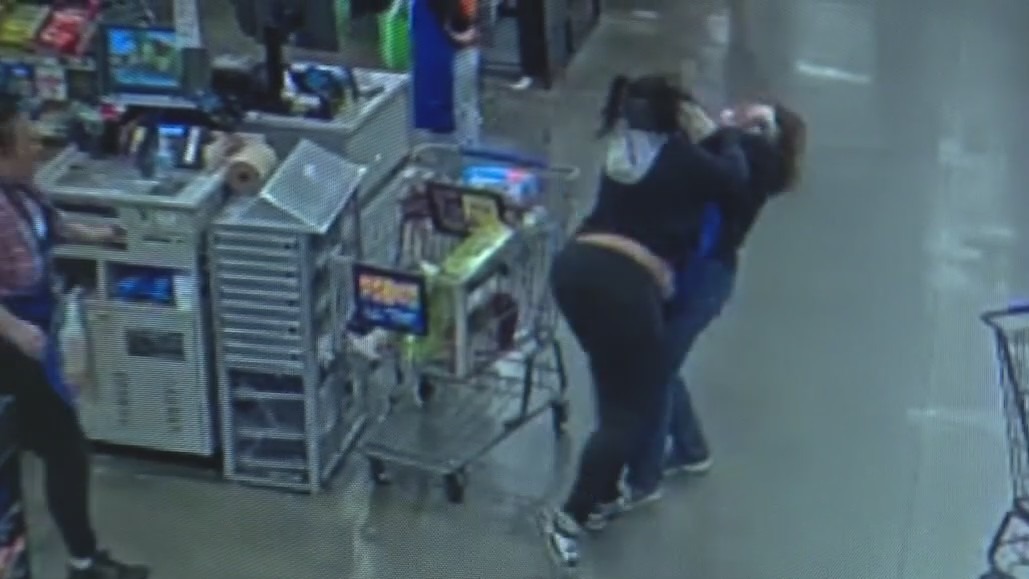 WATCH: 20-year-old woman knocks out Kroger clerk in St. Clair Shores
