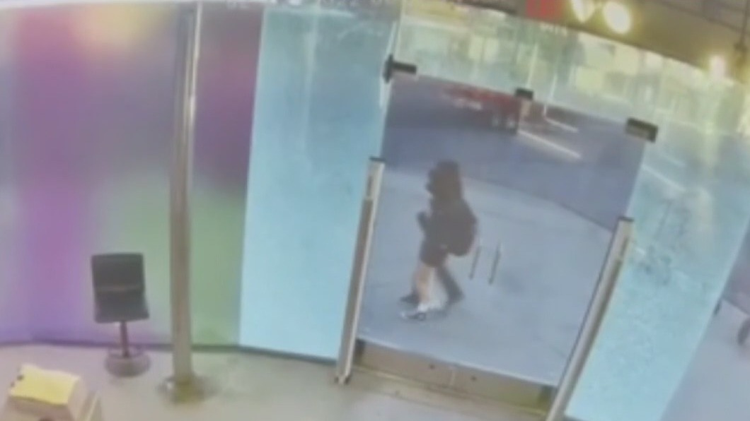 Sisters robbed on way to school in Fairfax District