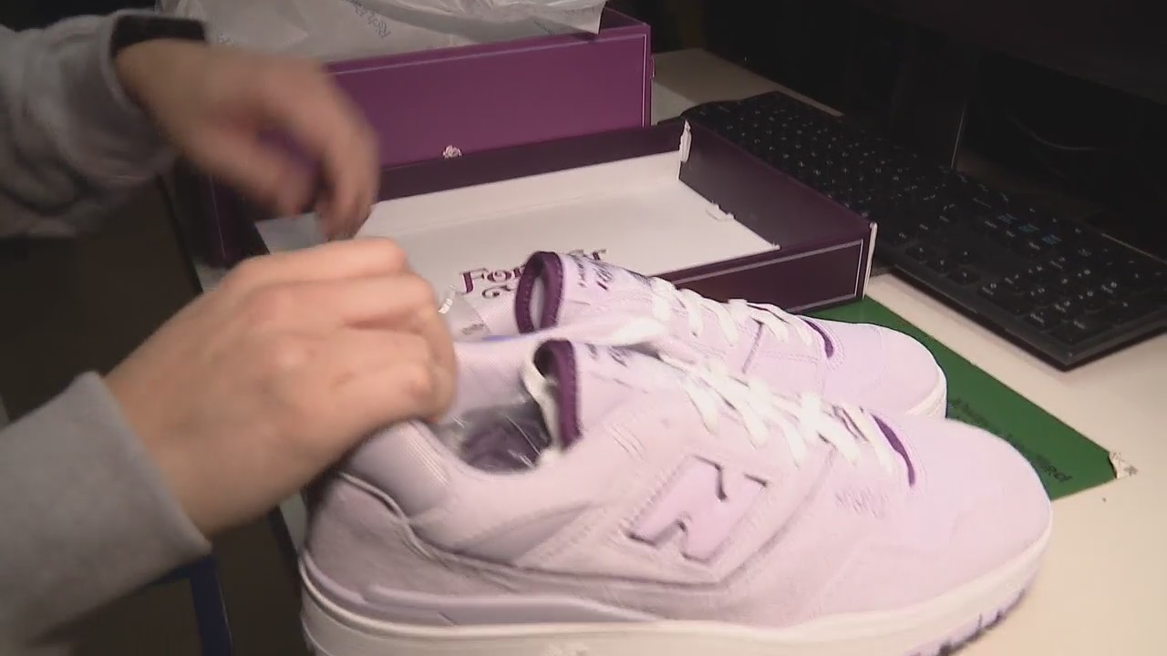 Verifying sneakers at StockX