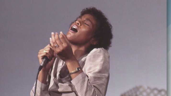 Never before seen photos of Whitney Houston before she was a star