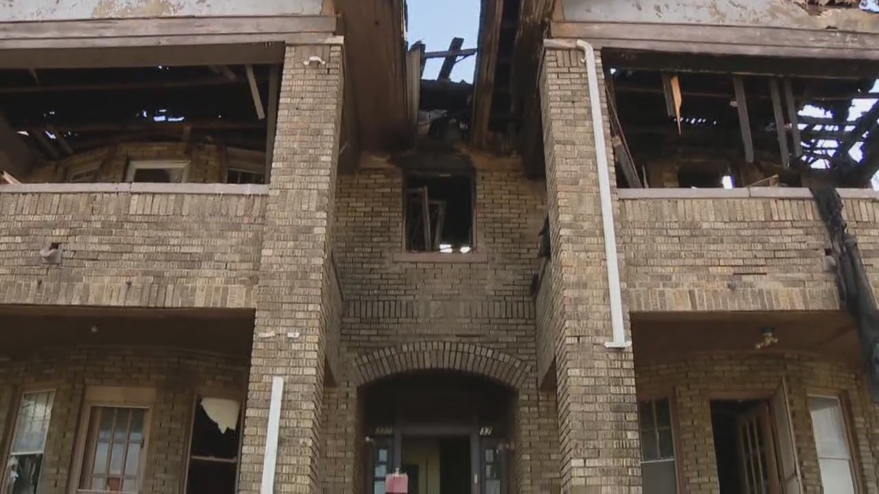 Family of 5 escapes house fire, criticizes DFD response