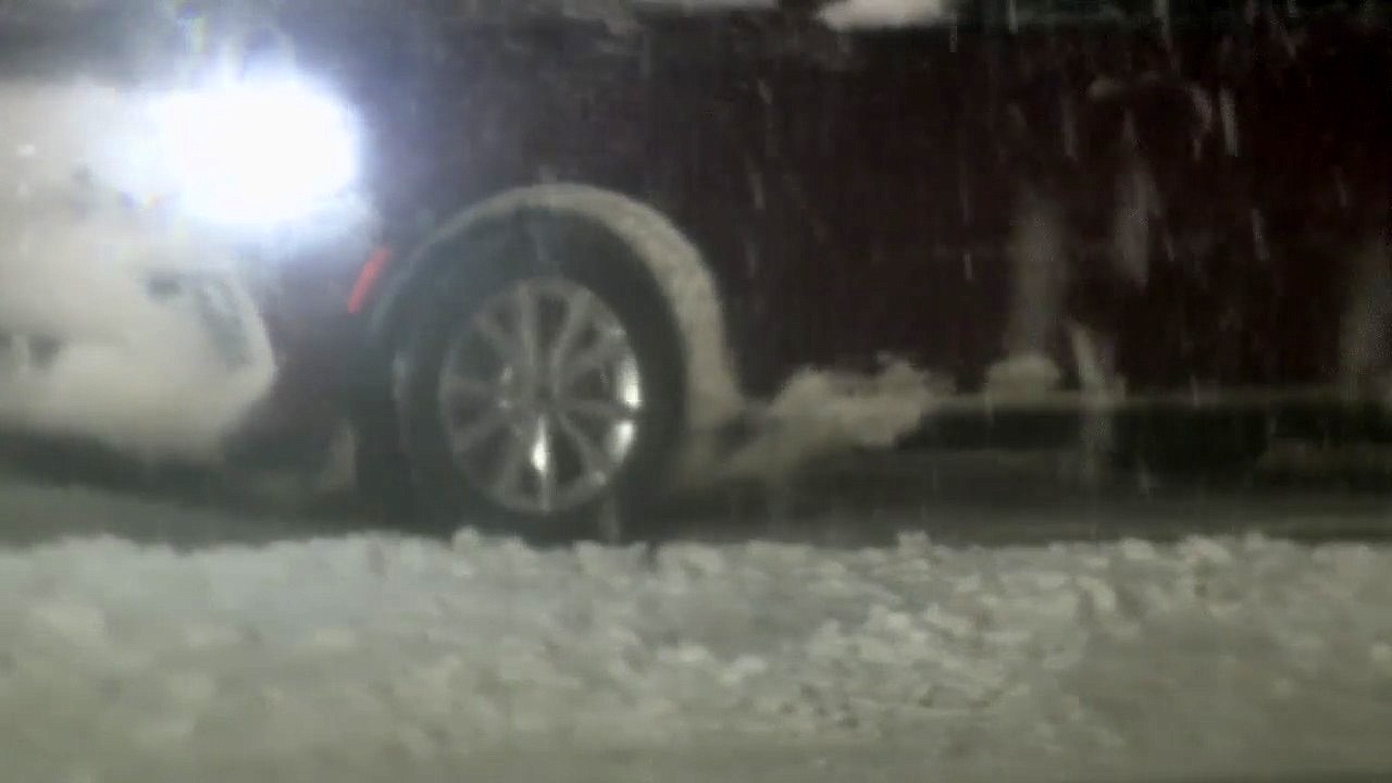 Snowstorm affects driving conditions in metro Detroit