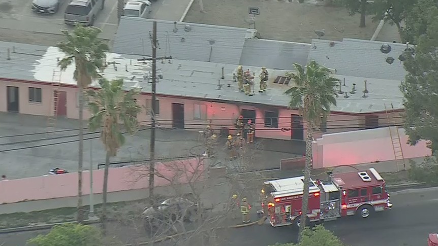 1 killed in motel fire in Sylmar