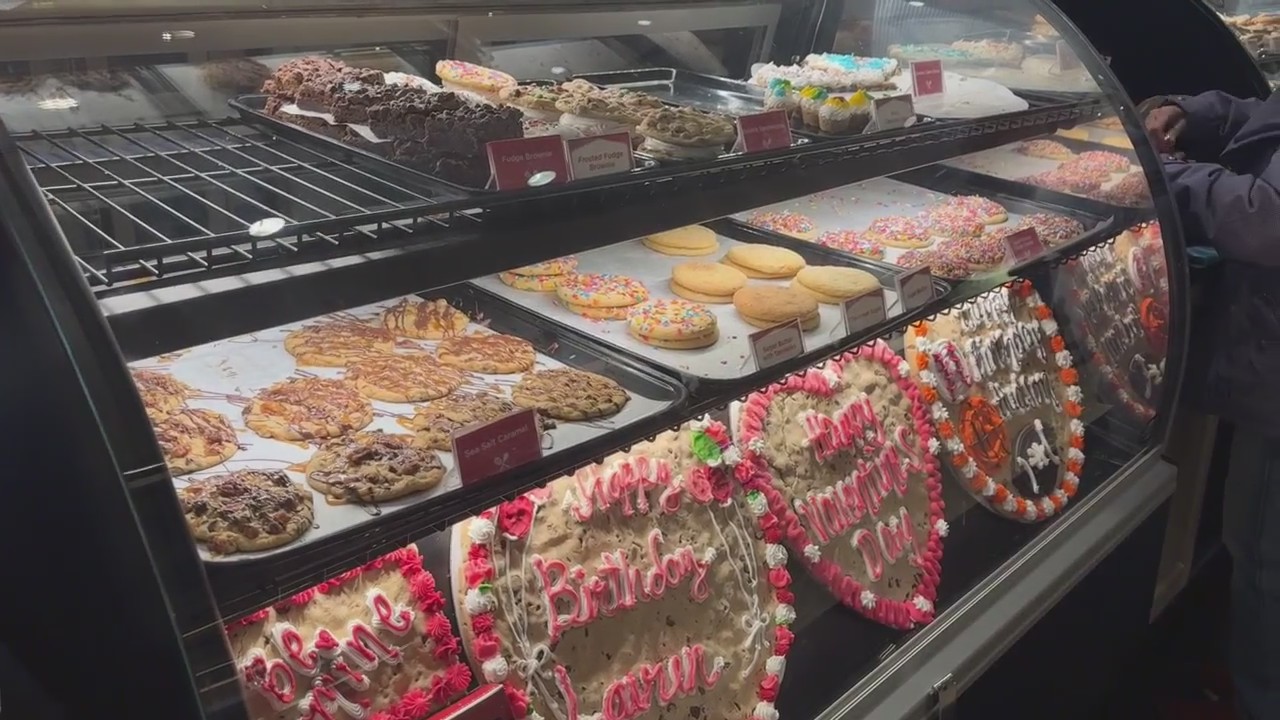 Woman slams 10-year-old's head into cookie display at Troy mall
