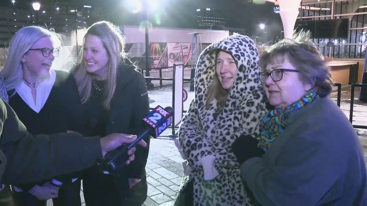 Fans endure frigid cold for Madonna's Detroit concert