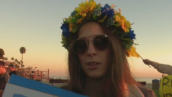 Pro-Ukraine demonstrators react to President Biden's address