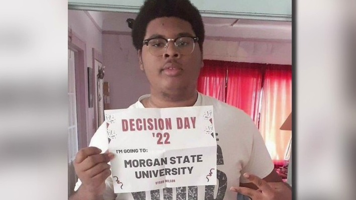 19-year-old injured after saving girlfriend from Detroit house fire