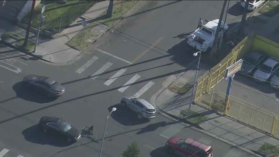 Several vehicles hit during South LA police chase