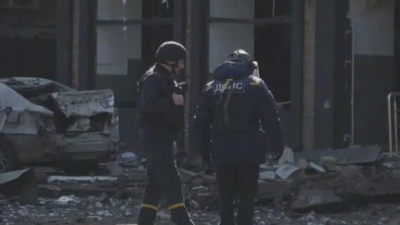 Russian forces advance on Ukrainian cities