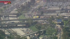 Police activity shuts down both directions of 405 Freeway