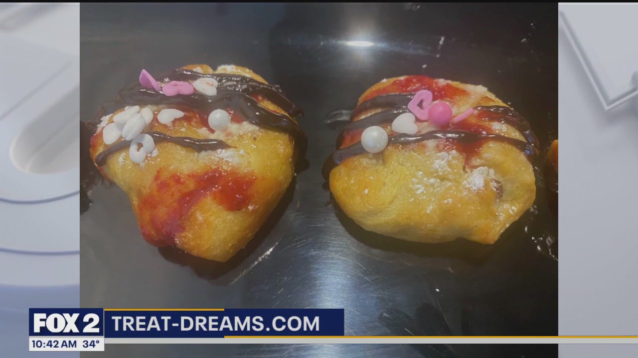 Making air-fried Oreos with Treat Dreams