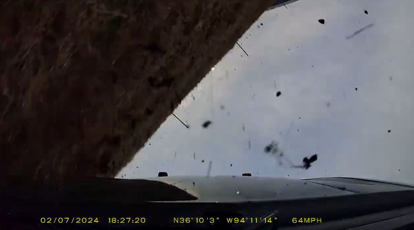 High-speed chase of Michigan suspects leads to police crash in Arkansas