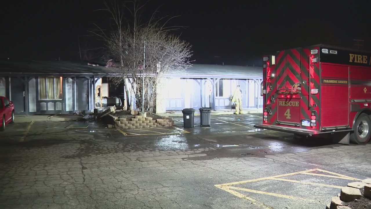 Warren motel catches fire