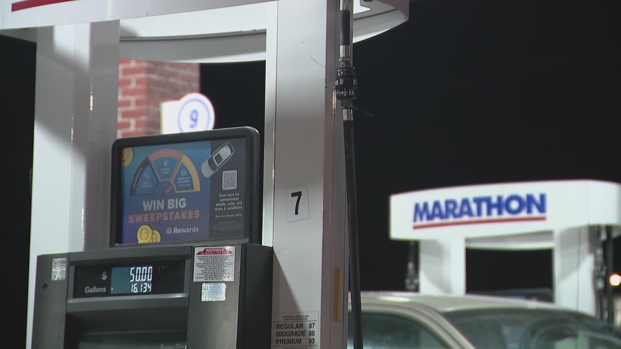 Father attacked during attempted robbery at gas station