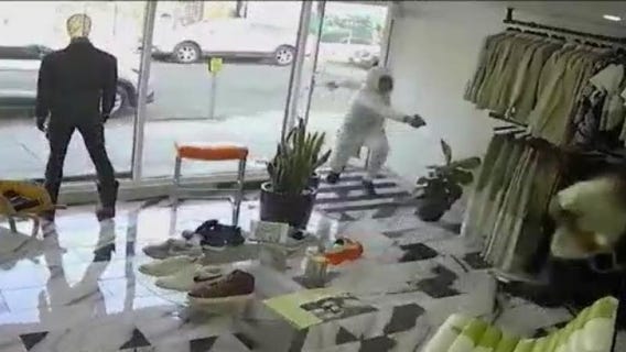 Brazen Melrose robbery attempt: 1 suspect caught