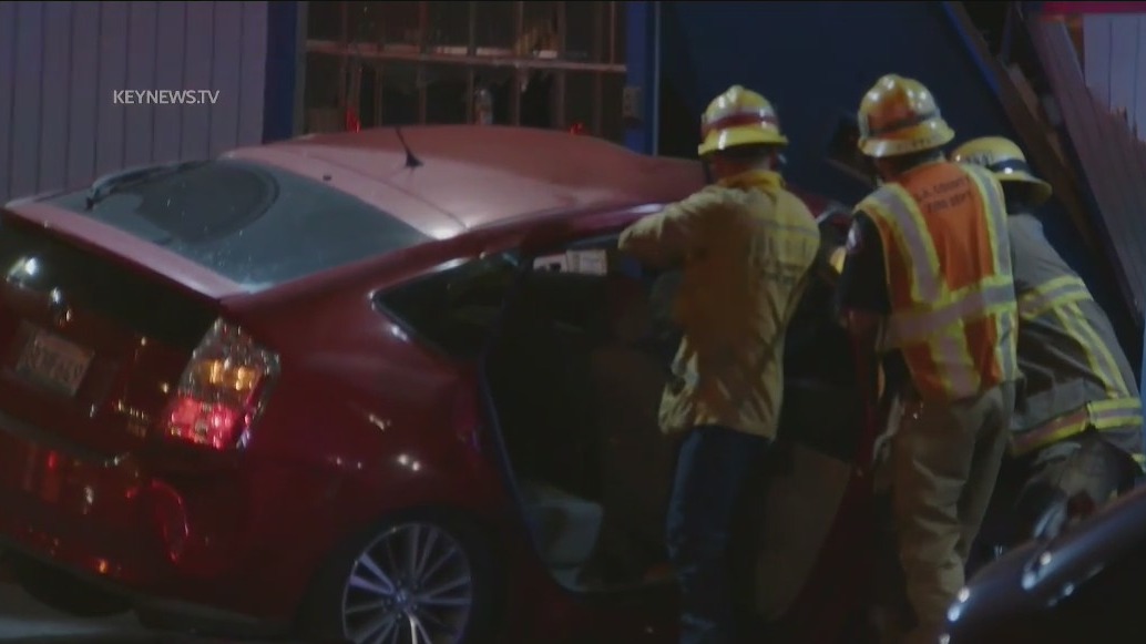 3 injured in crash in Duarte