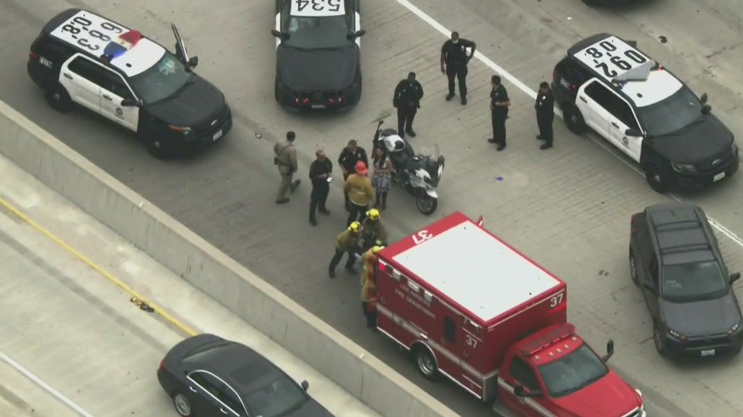 LAPD officer involved in crash on 405 Freeway in West LA