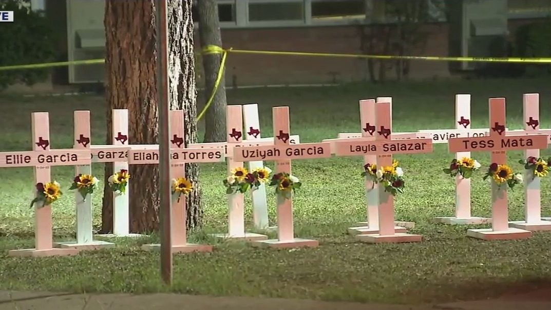 Uvalde, Texas in mourning one day after school shooting