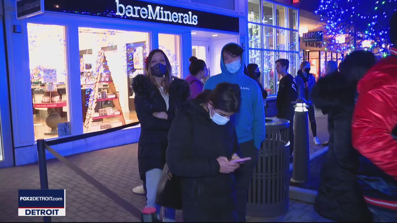 Shoppers take advantage of Black Friday deals at Partridge Creek