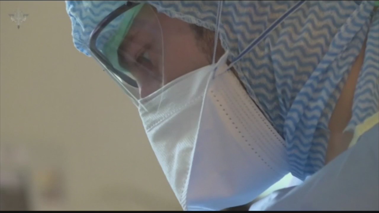 COVID-19 hospitalizations rise ahead of Thanksgiving