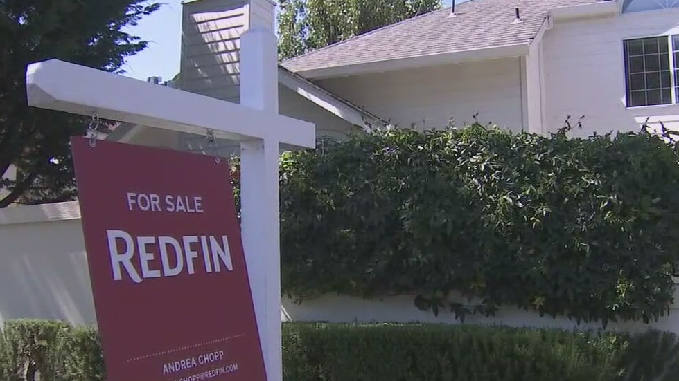 Home sellers cut asking prices as market cools