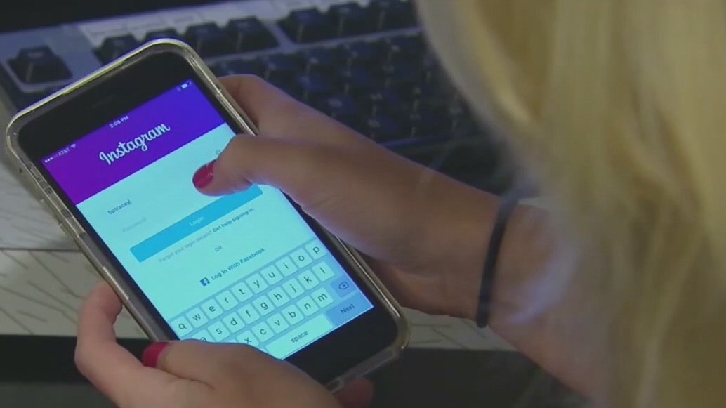 Bill would allow parents to sue social media platforms for kids' addictions