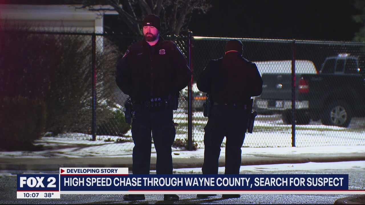 High speed chase leave police searching for burglary suspects | FOX 2 ...