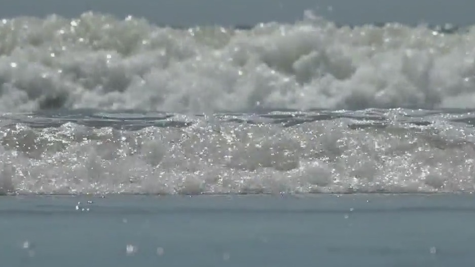 US pools close, go without lifeguards amid labor shortage