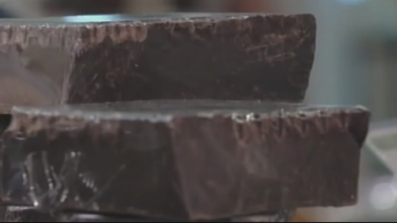 The truth about the health benefits of chocolate with Dr. Kellyann Petrucci.