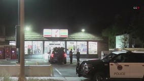 1 shot after robbery at 7-Eleven in Riverside