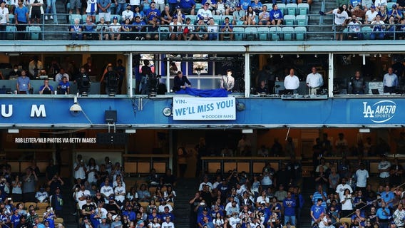 Dodgers honor Vin Scully with 'We'll Miss You' sign