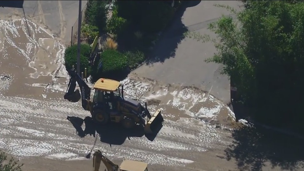 Water main break causes mudslide in Laguna Beach