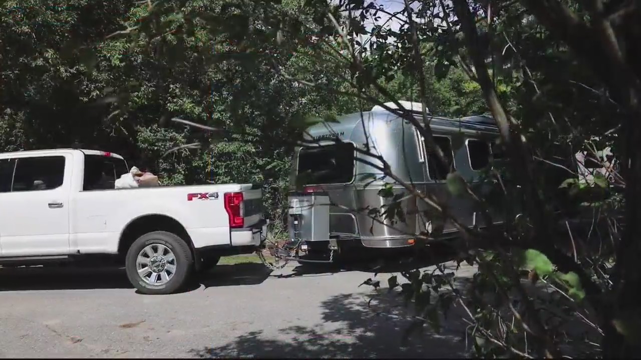 We learn what it's like to be full-time campers with Marc & Tricia Leach, Creators of the, 'Keep Your Daydream' Youtube series