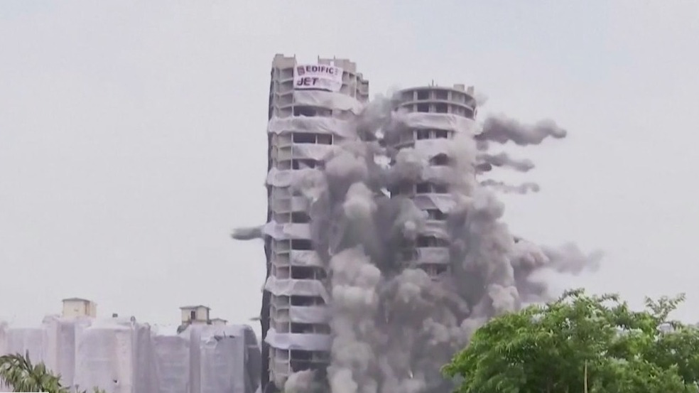 Illegal skyscrapers demolished in India