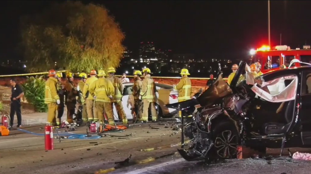 2 killed in violent Woodland Hills crash