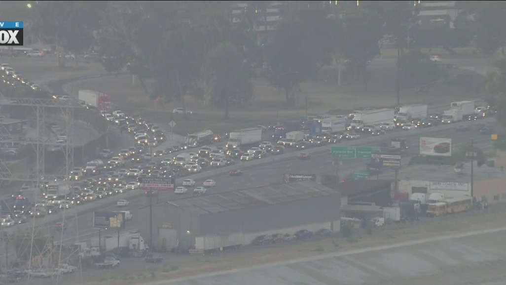 Gas spill prompts lane closures on 710 Freeway