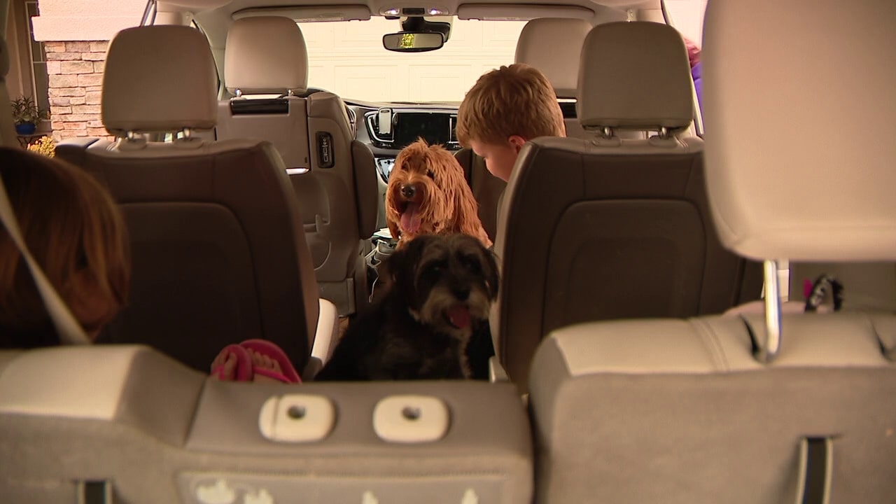 Families forced to evacuate after massive fire breaks out in Castaic area