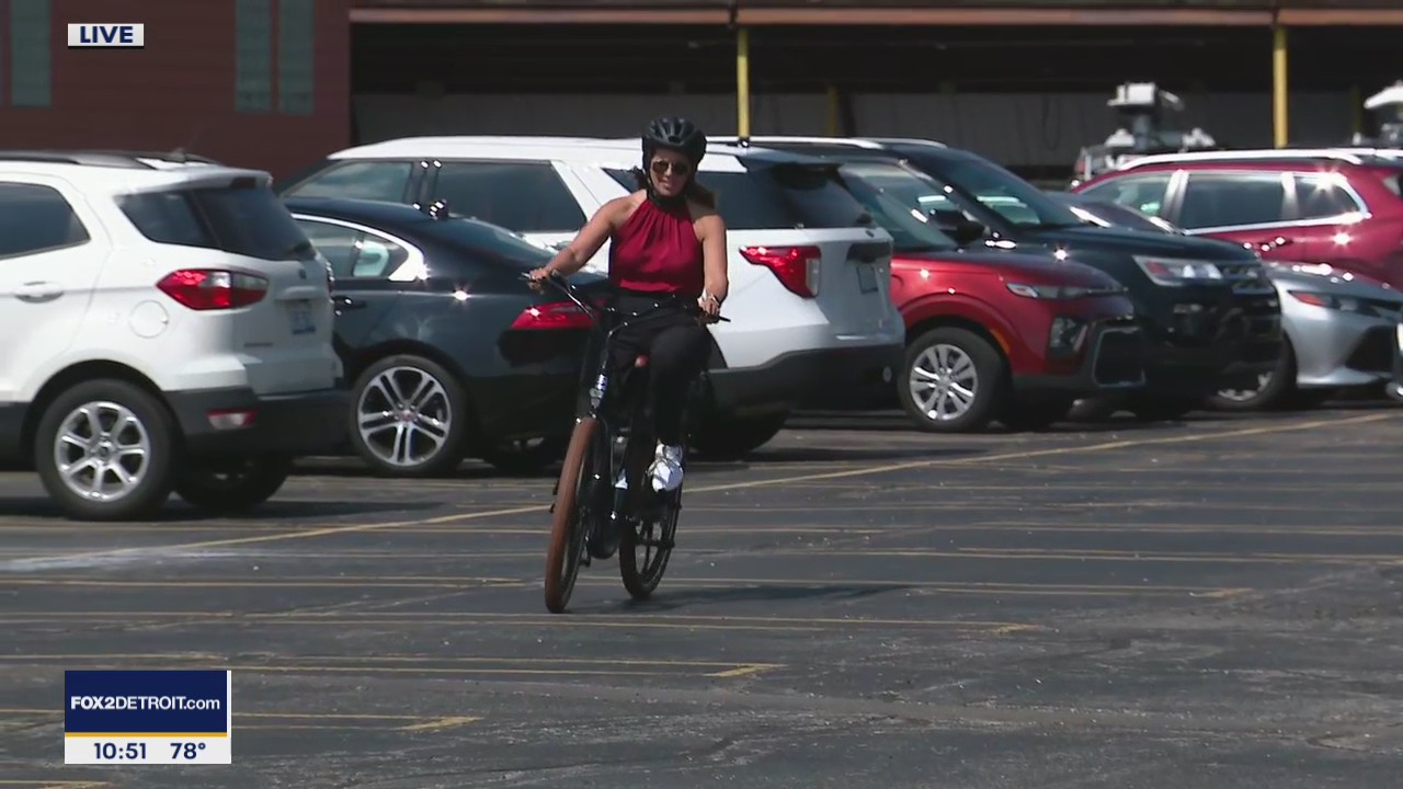 Deena and Lee take an electric bike for a spin