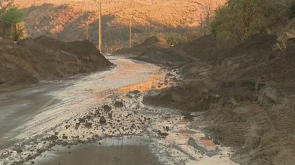 Dozens rescued from Lake Hughes mudslide