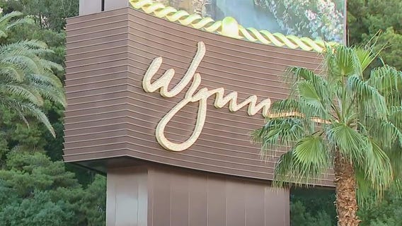 Man fatally stabs 2 people, wounds 6 others along Las Vegas Strip