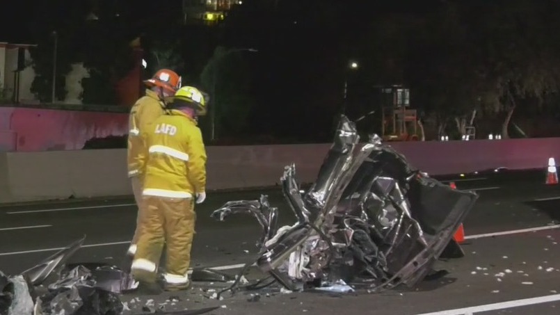 1 killed, 2 injured in crash on NB 101 Freeway in Woodland Hills