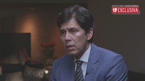 Protesters take to Eagle Rock calling Kevin de Le?n to resign