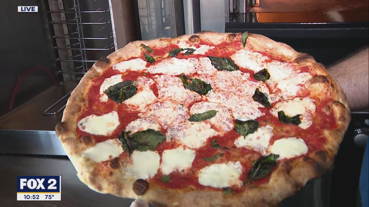 Meatless Monday: Classic Margherita Pizza