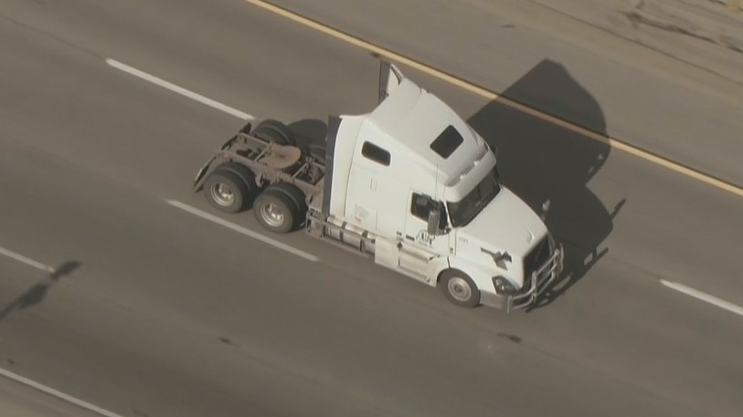 Police Chase: Suspected stolen big rig leading CHP on pursuit on 5 Freeway