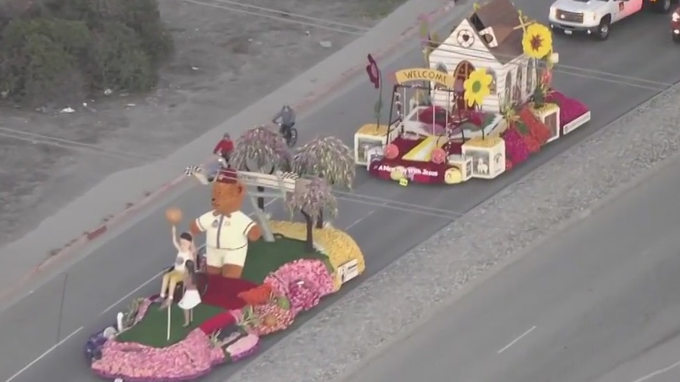Final preps underway for Rose Parade