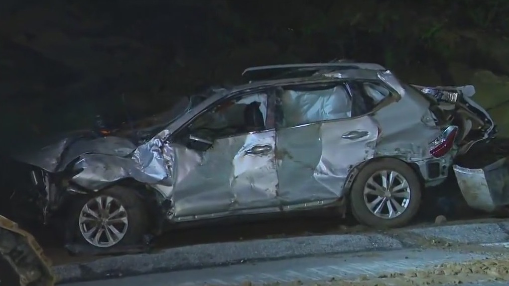 SUV pulled from Chatsworth sinkhole