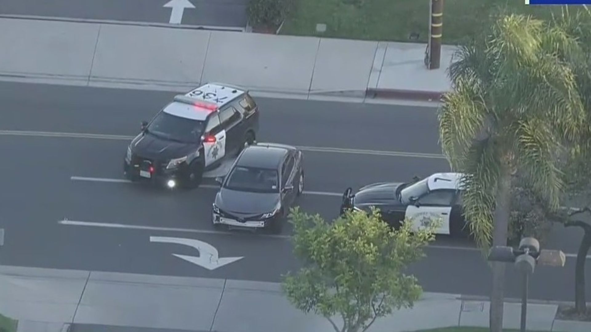 Police chase suspect narrowly dodges CHP's PIT maneuver, drives off scene