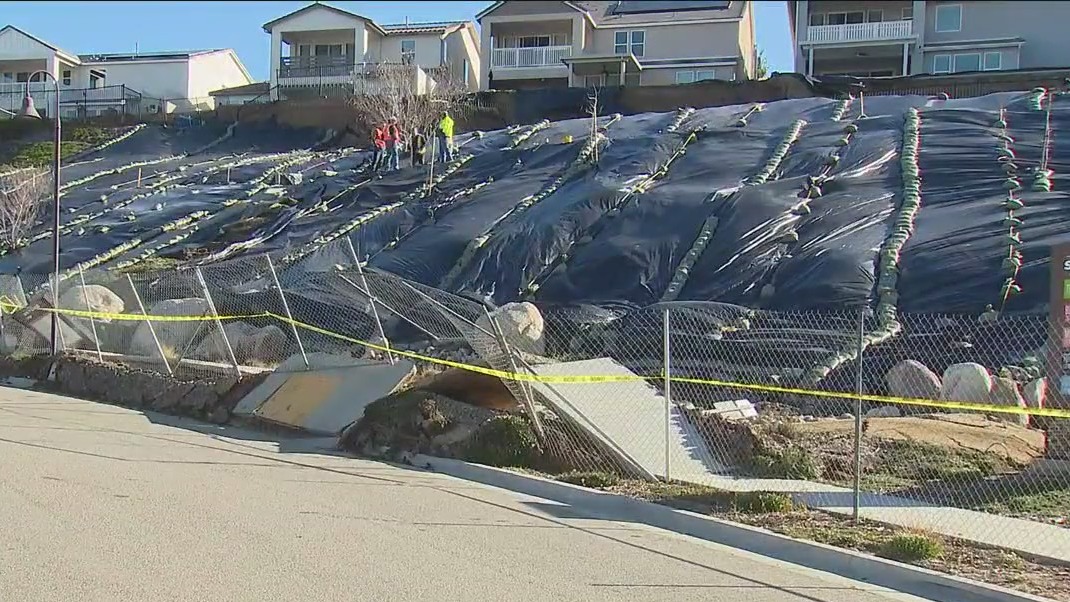 Homes in Santa Clarita threatened by sliding hill