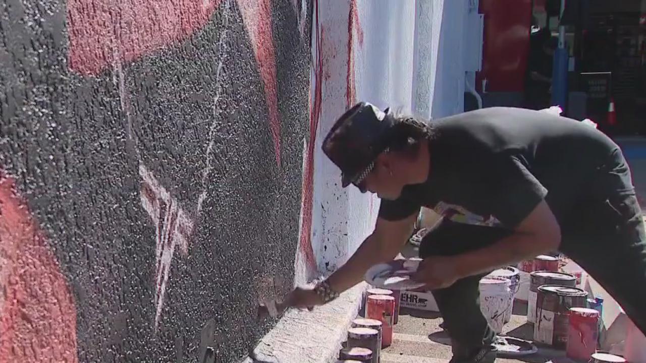 Iconic muralist Robert Vargas